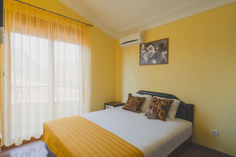 Comfort Apartment, Hill View