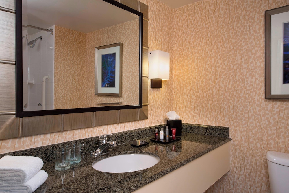 Room, 2 Queen Beds - Photo 6