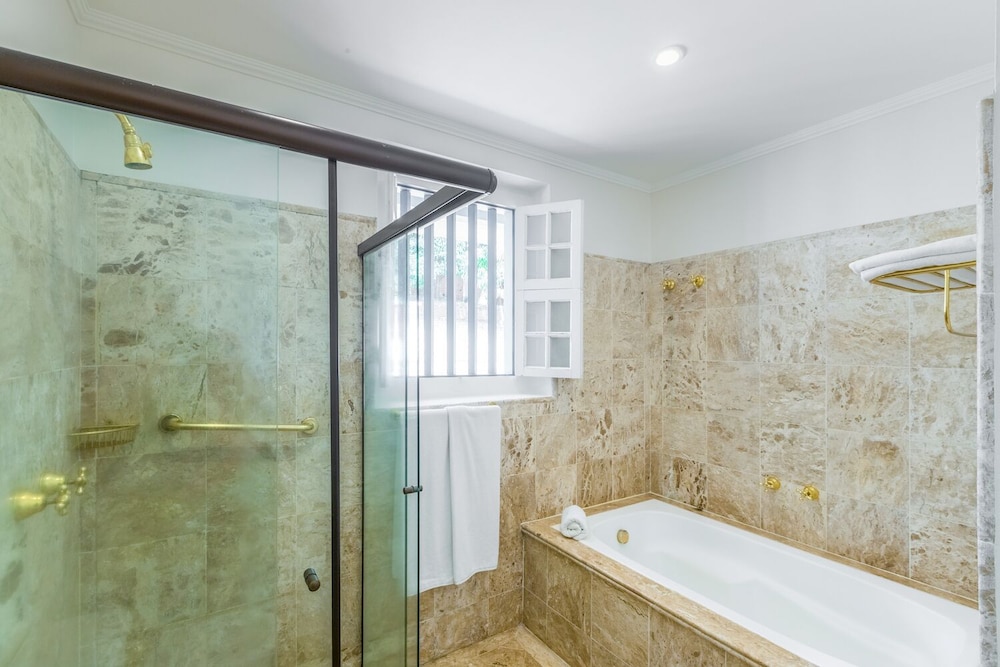 Suite (Master) photo 2