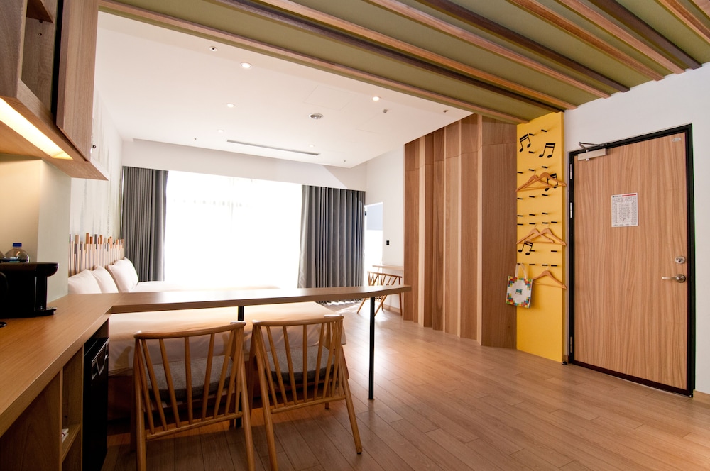 Forest Family Room - Photo 3