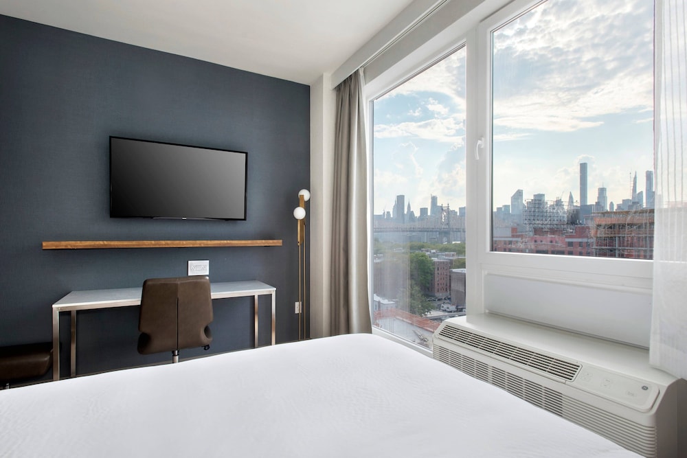 Executive Suite, 2 Queen Beds - Photo 1