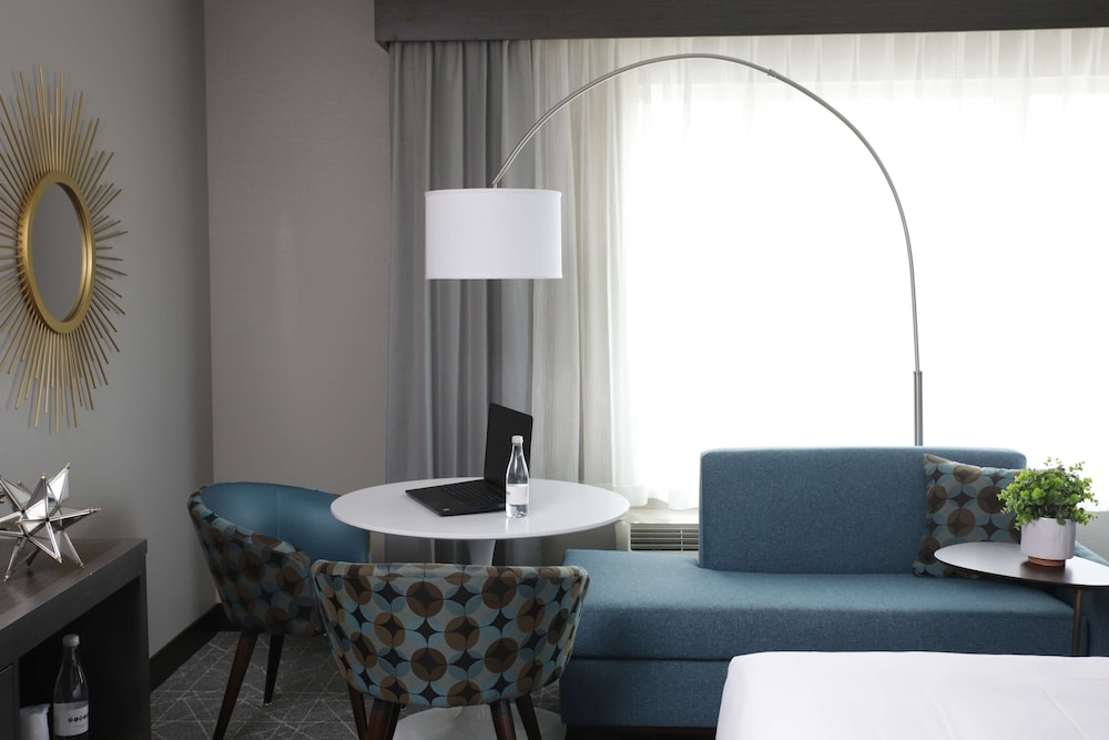 Room, 1 King Bed, Accessible (Mobility, Roll-In Shower) - Photo 4