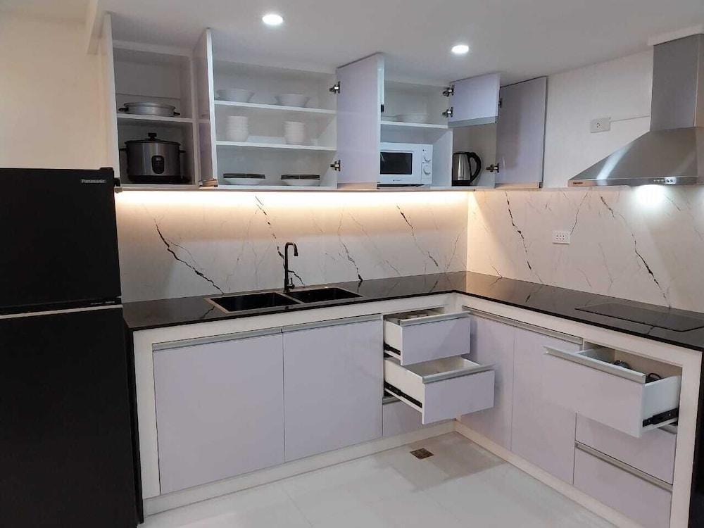Luxury Apartment, 3 Bedrooms - Photo 31