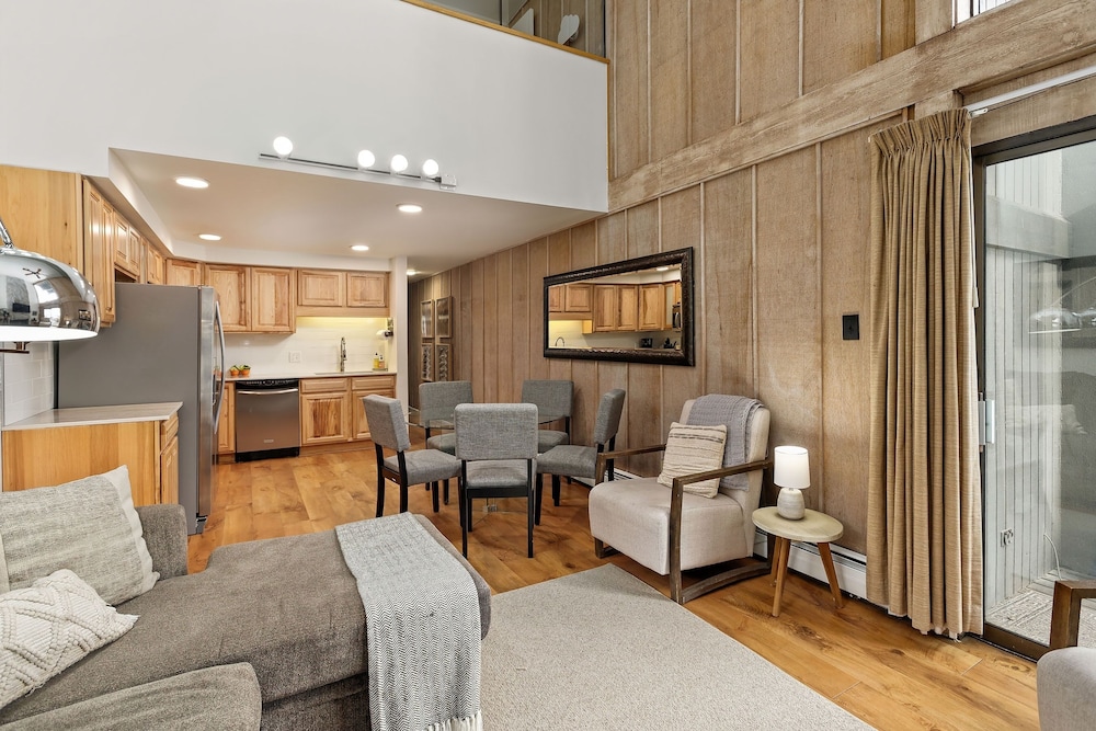 Townhome, 4 Bedrooms photo 3