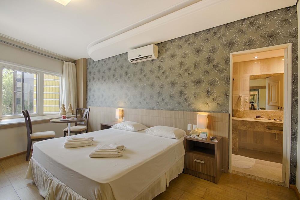 Executive Suite - Photo 1