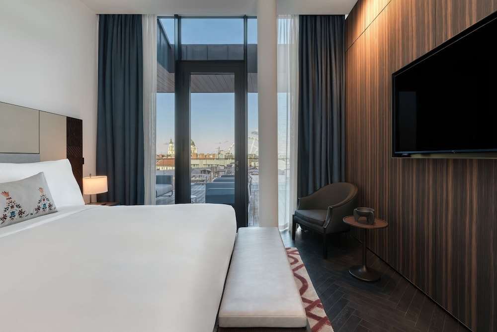 Suite, 1 Bedroom, Balcony (View) - Photo 11