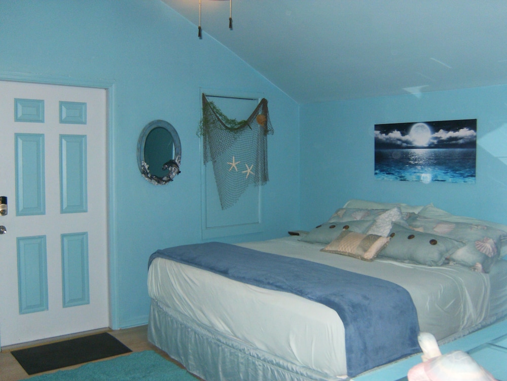 Cottage, 1 Bedroom, Kitchen, Not Pet Friendly photo 1