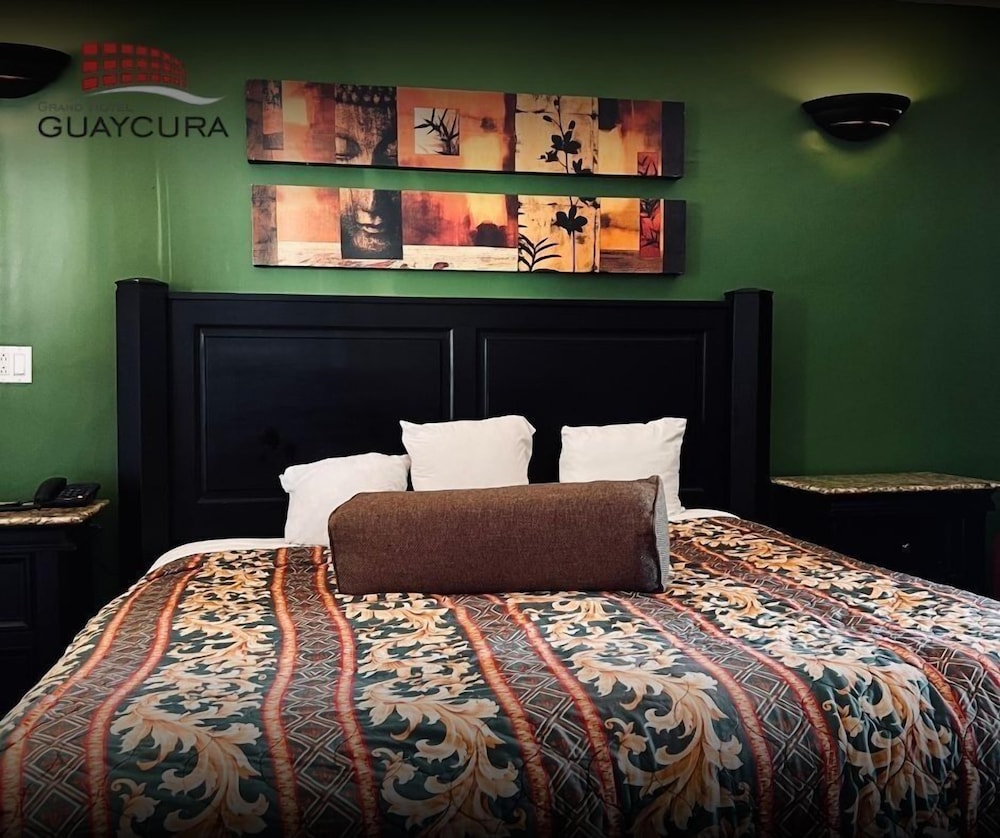 Basic Room, 1 King Bed, City View