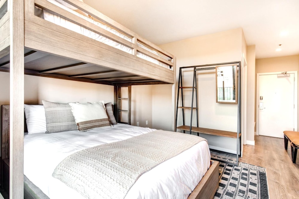 Condo, 2 Bedrooms (MAS-2062) photo 1