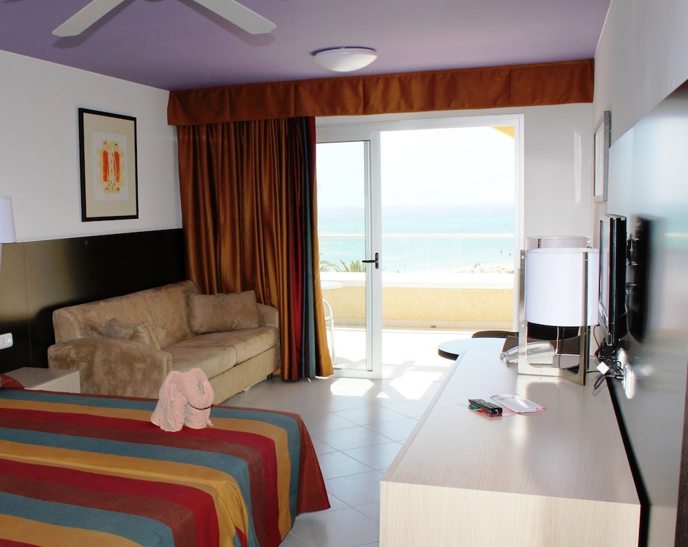 Double Room, Sea View (2 adults and 1 child) photo 3