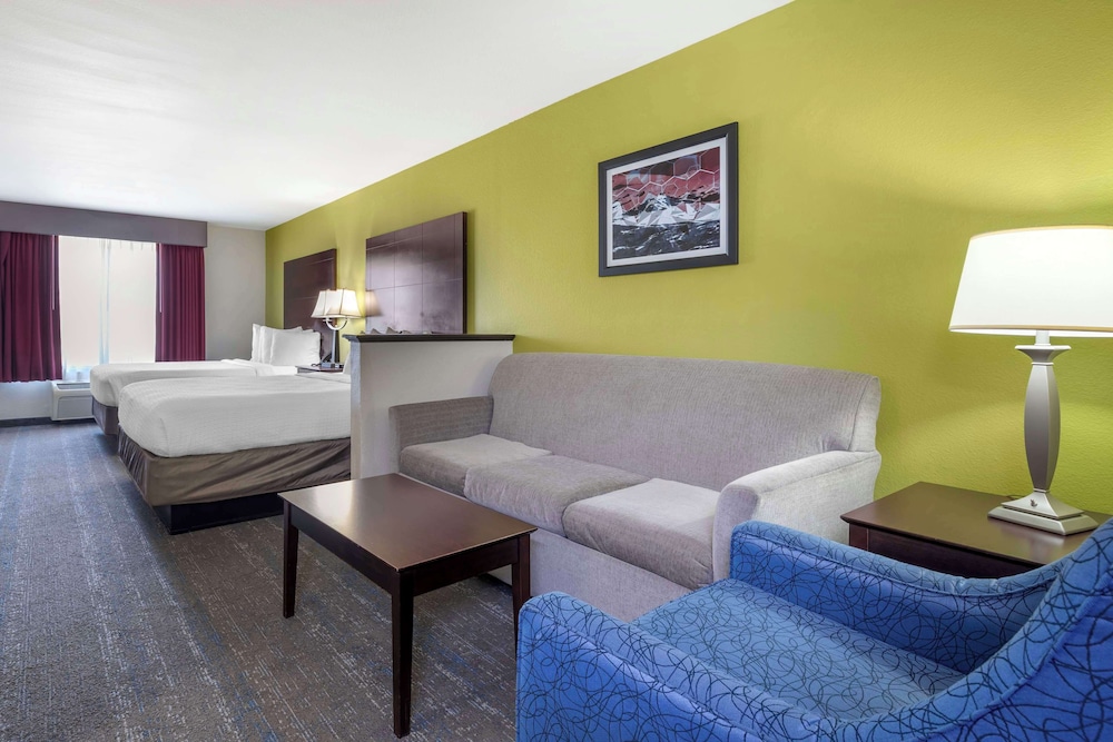 Suite, 2 Queen Beds, Non Smoking, Microwave (with Sofabed) - Photo 1