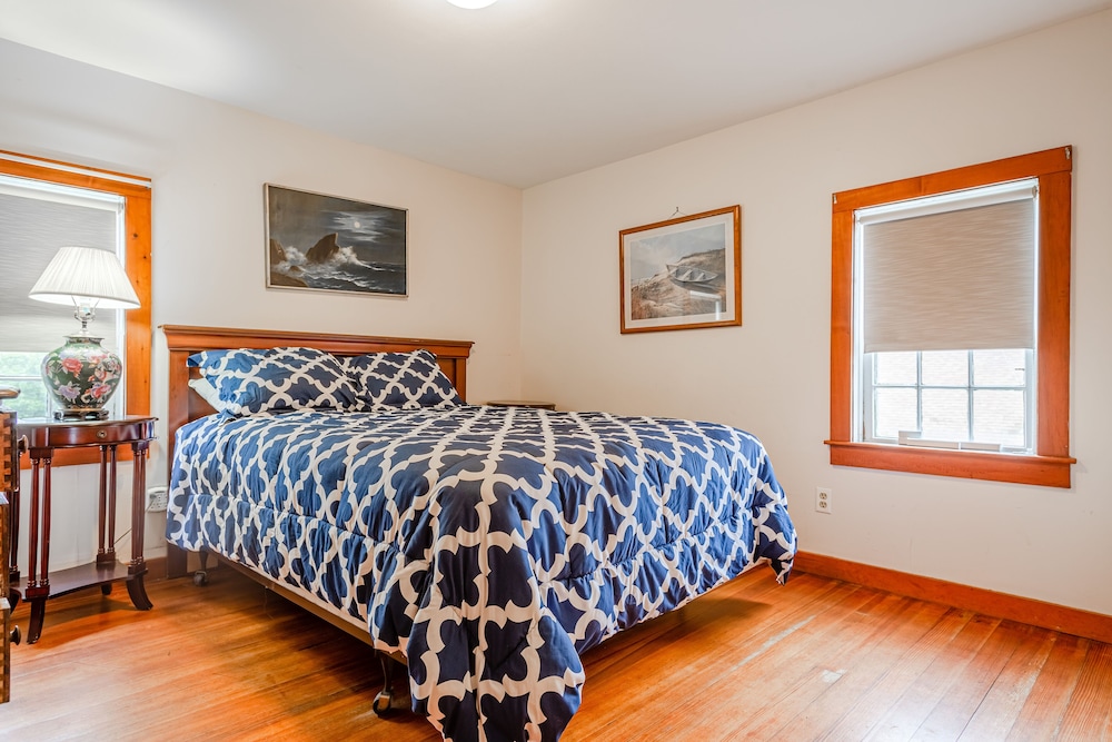 Room, 1 Queen Bed, Private Bathroom (#48 Annex Building) photo 1