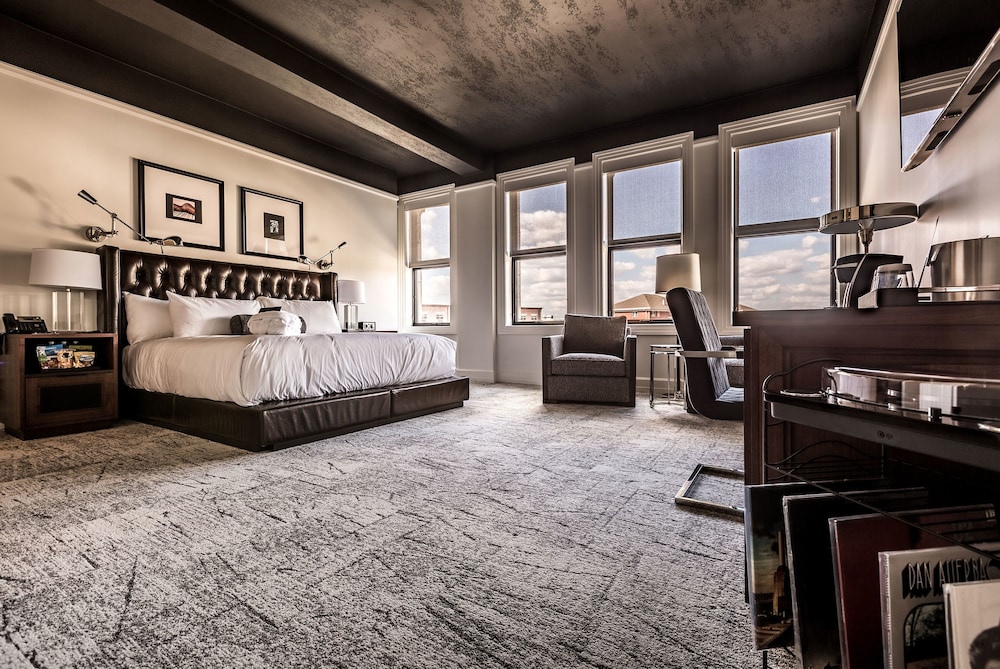 Classic Single Room, 1 King Bed photo 3