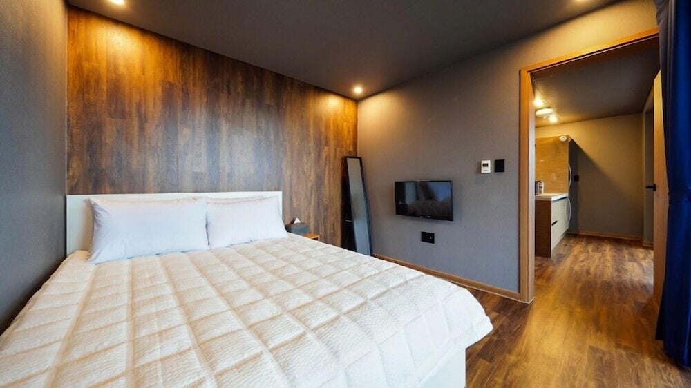 Room (102) photo 3
