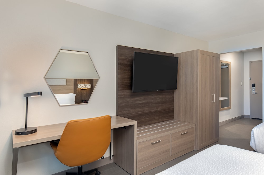 Standard Room, 1 King Bed - Photo 1