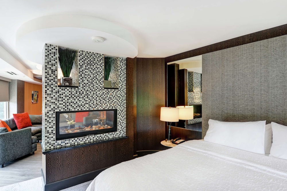 Executive Suite, 1 King Bed, Non Smoking - Photo 1