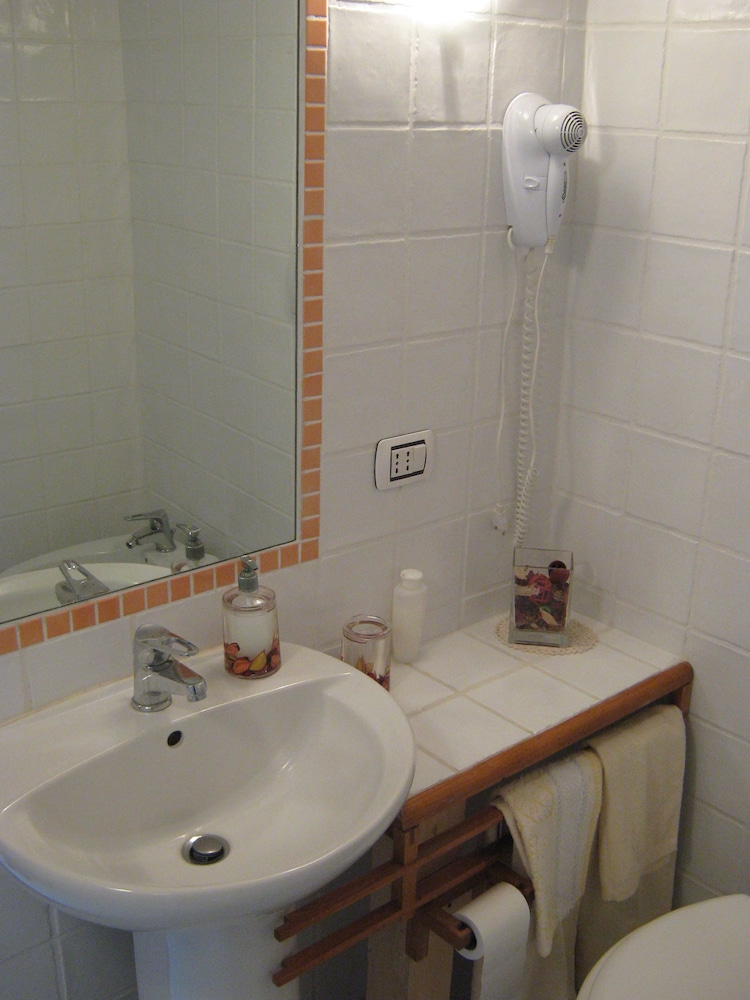 Superior Triple Room, Private Bathroom photo 3