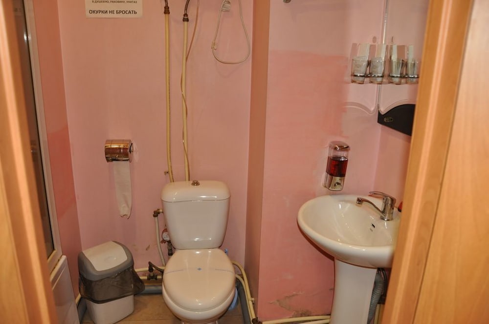 Economy Single Room, 1 Twin Bed, Shared Bathroom photo 2