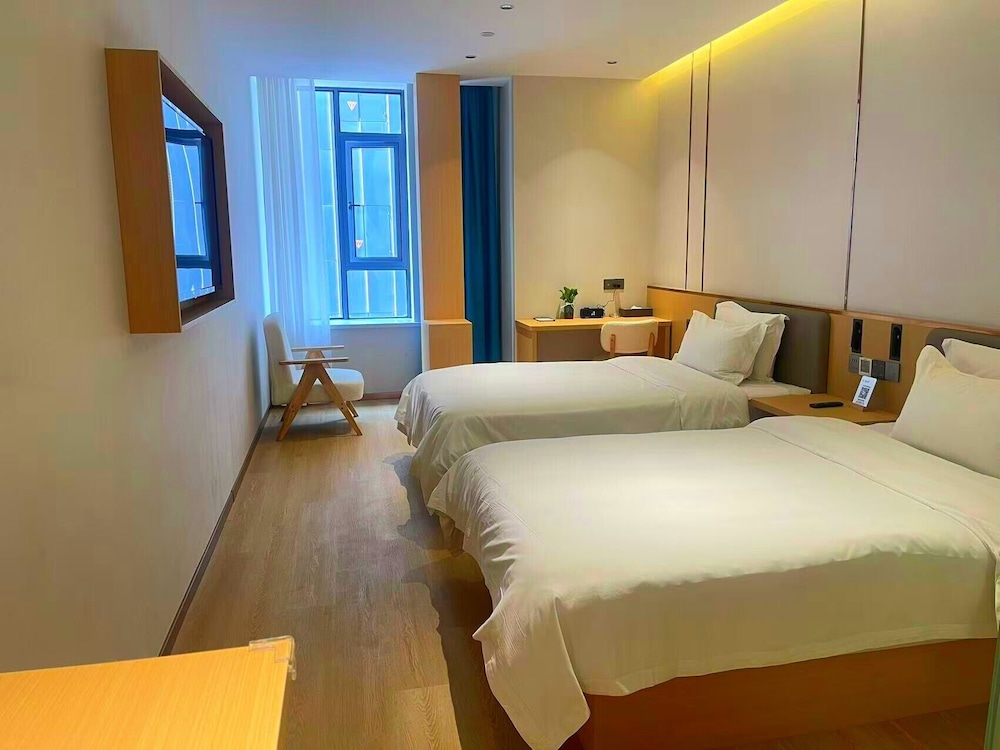 Comfort Twin Room, City View