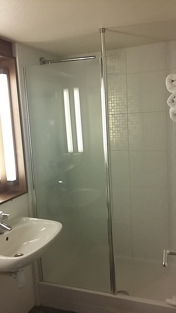 Standard Room, 2 Twin Beds - Photo 8