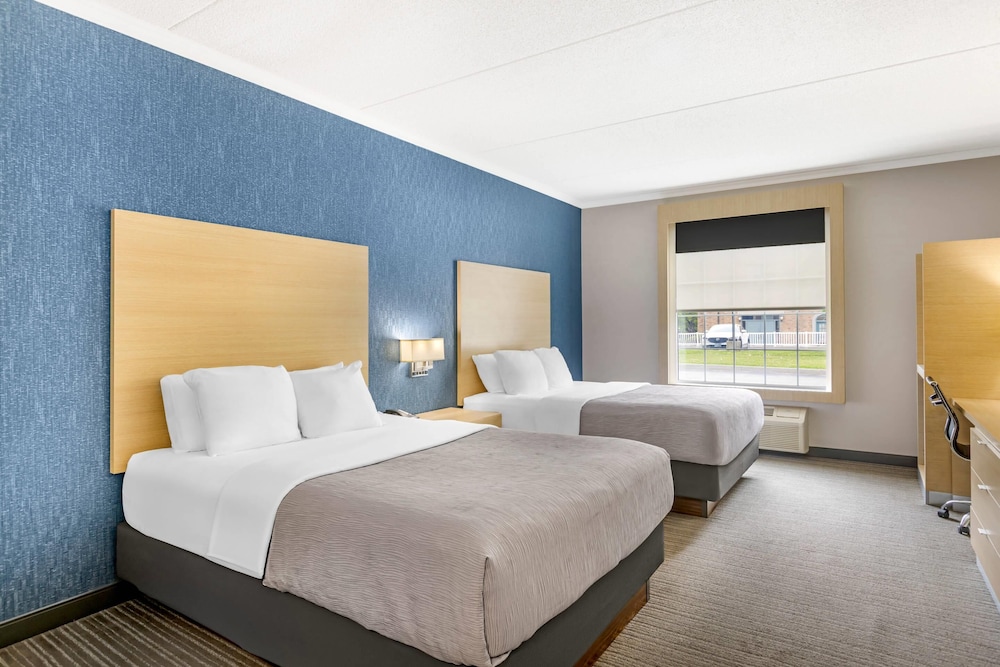 Standard, 2 Queen Beds, Ground Floor, Non Smoking - Photo 1