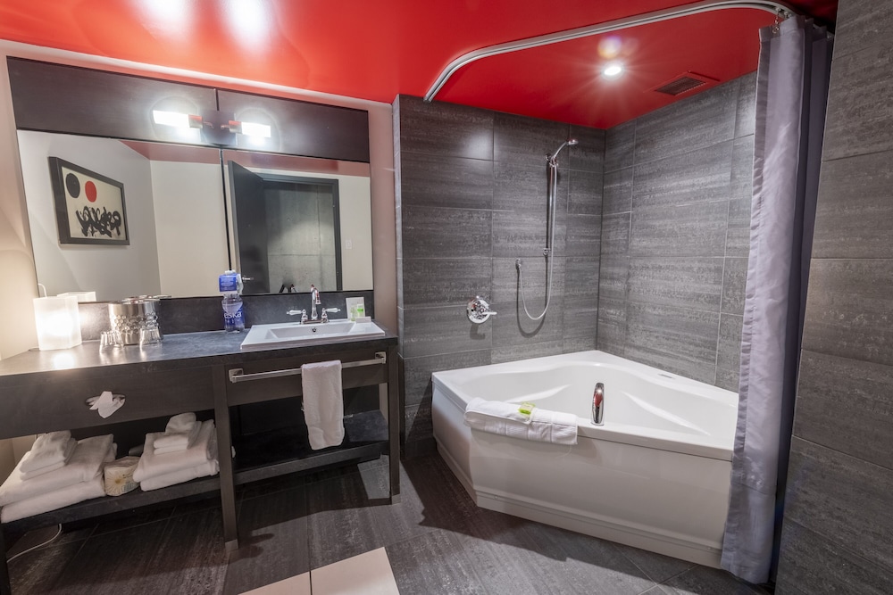 Executive Suite, 1 King Bed thumbnail 5