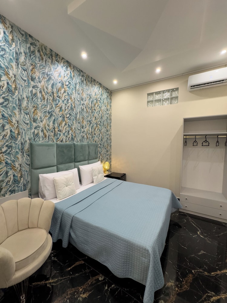 Room (Dalila)