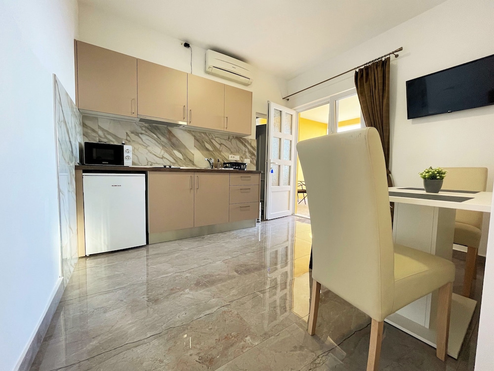 Comfort Apartment, 2 Bedrooms, Terrace, Sea View
