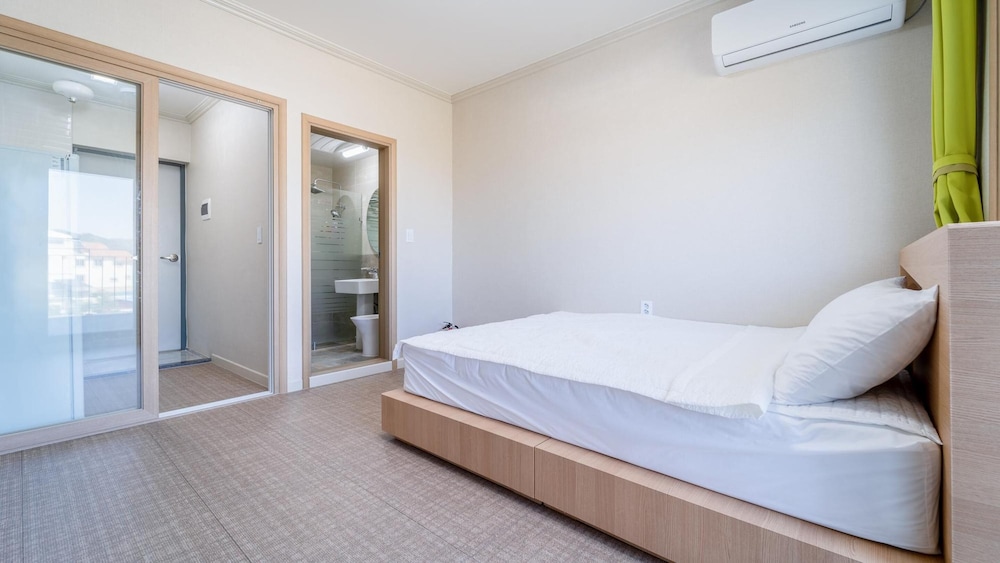 Basic Room, 1 Bedroom (203) photo 3