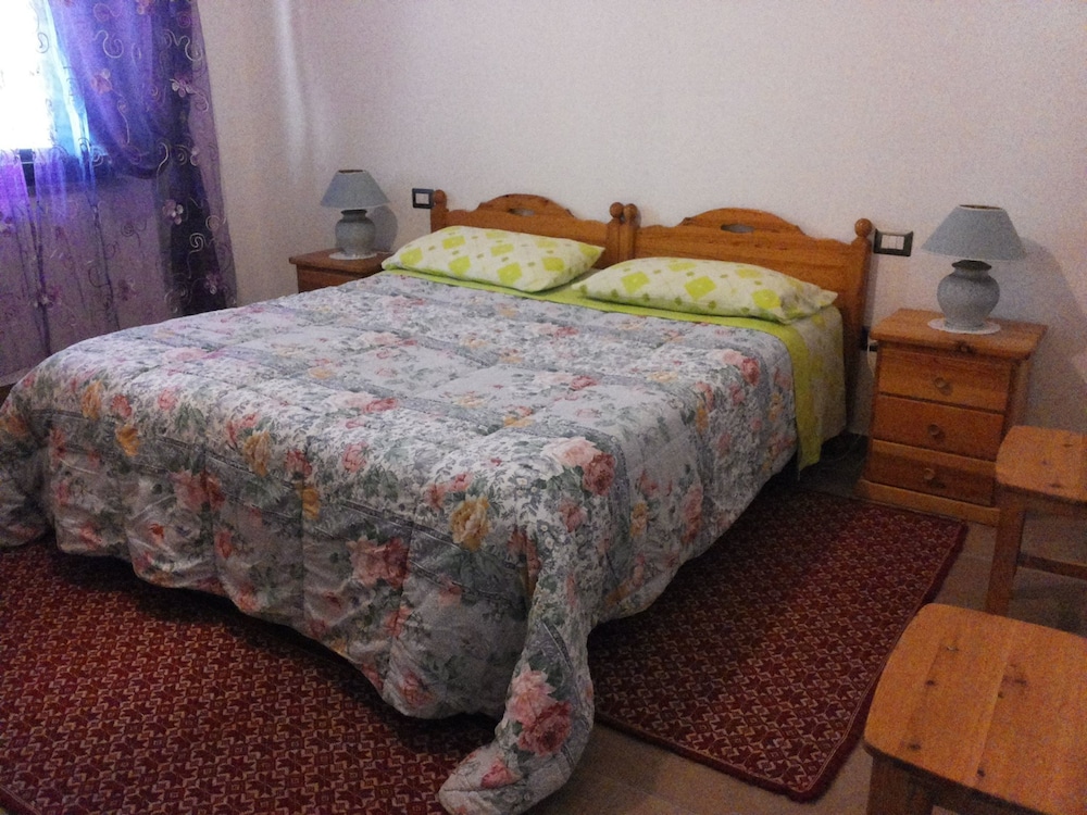 Twin Room, Shared Bathroom photo 2
