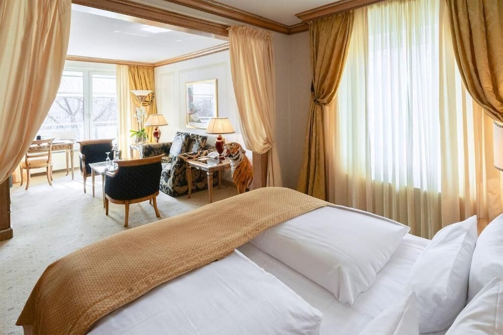 Suite, 1 King Bed, Balcony photo 1
