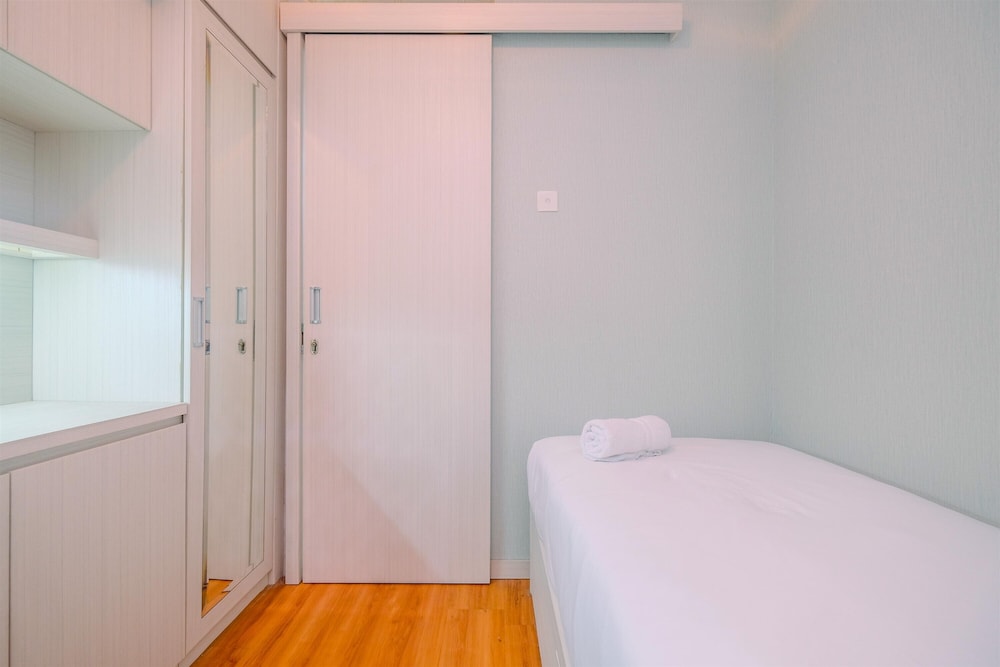 Room - Photo 13