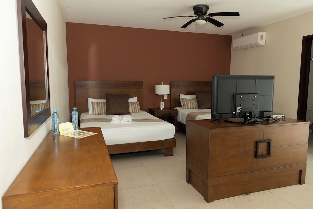 Master Superior, 2 Queen Beds - Photo 3