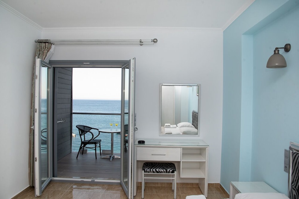 Deluxe Double Room, Sea View - Photo 9