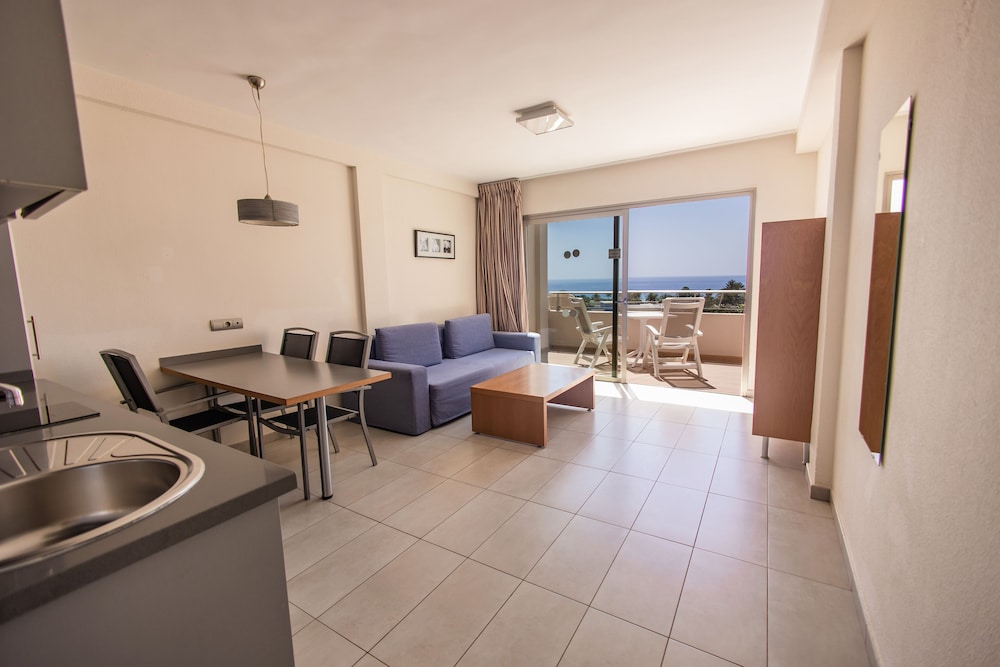 Premium Apartment, 1 Bedroom, Balcony, Sea View (2 Adults And 1 Child) - Photo 1