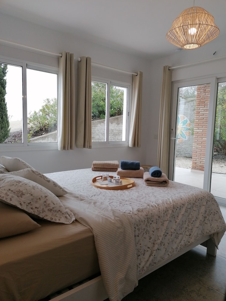Family Room, 1 Queen Bed With Sofa Bed, Non Smoking, Sea View photo 3