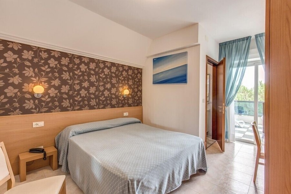 Double or Twin Room photo 3