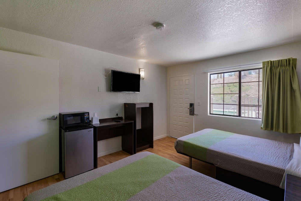 Deluxe Room, 2 Queen Beds, Non Smoking, Kitchenette - Photo 4