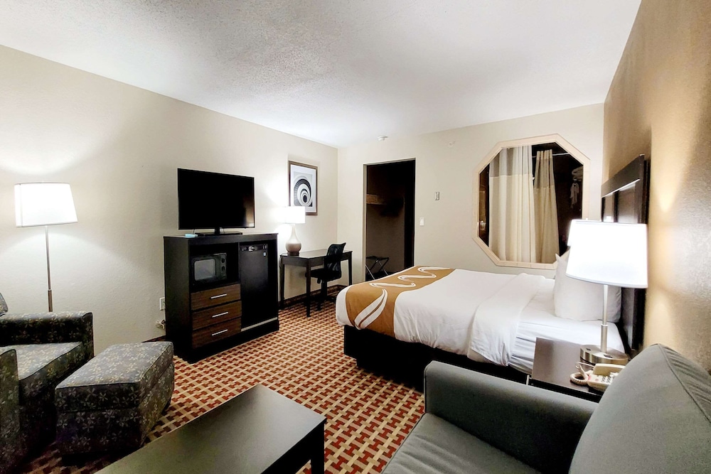 Suite, 1 King Bed, Non Smoking, Jetted Tub - Photo 5
