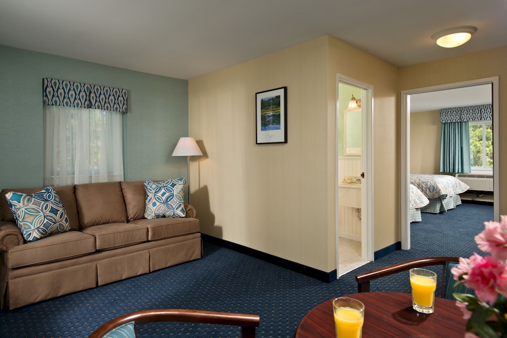 Suite, 2 Queen Beds photo 3