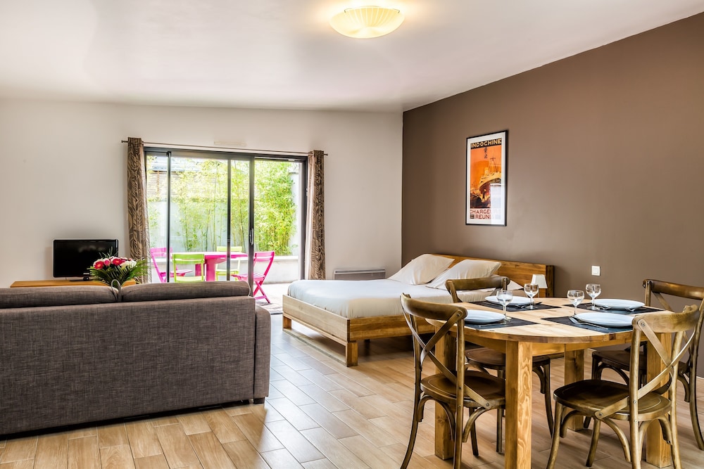 Comfort Studio Suite, 1 Queen Bed with Sofa bed, Non Smoking, Terrace photo 2