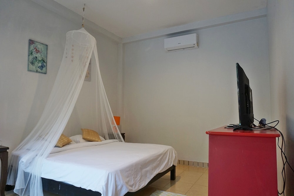 Economy Room - Photo 8