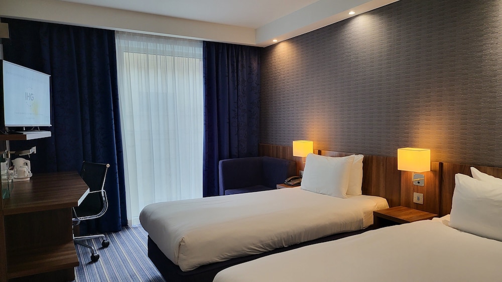 Standard Room, 2 Twin Beds thumbnail 5