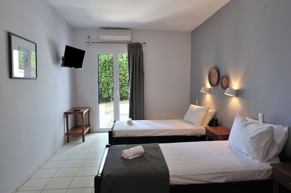Triple Room with Private Balcony photo 2