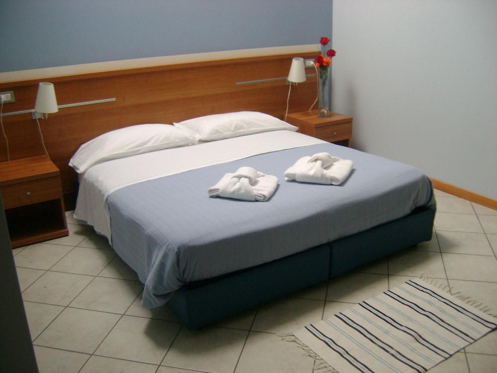 Standard Double Room - Photo 1