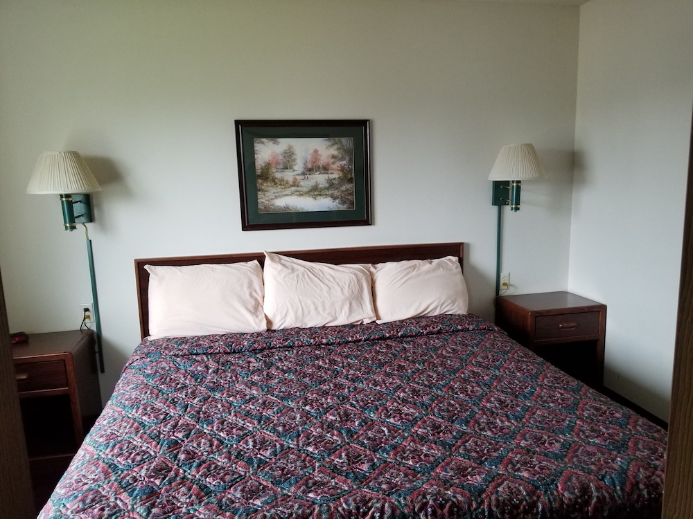 Standard Room, 1 King Bed, Non Smoking - Photo 3