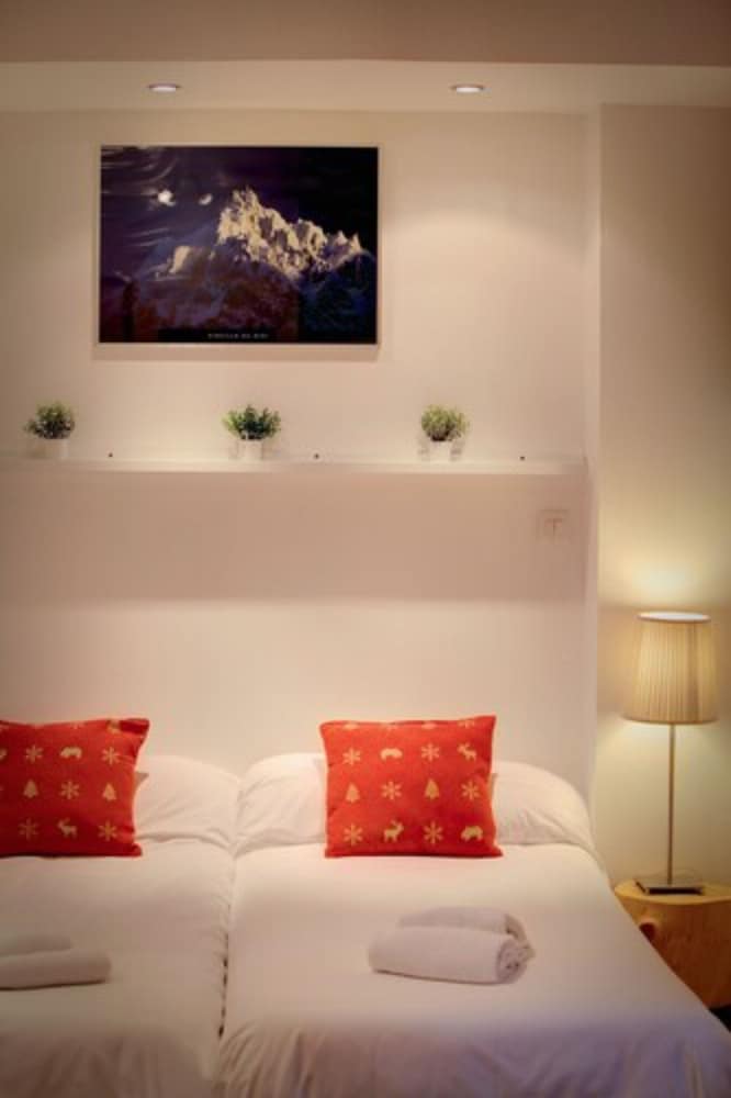 Double Room (Mont Blanc) - Photo 3