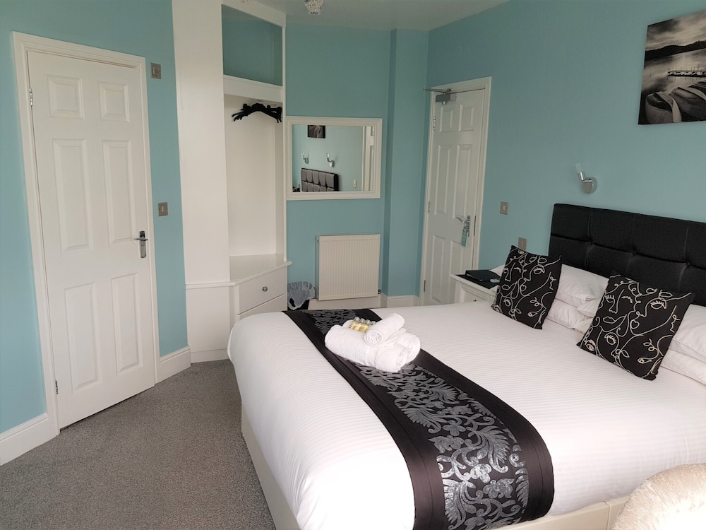 Standard Triple Room, Multiple Beds, Sea View photo 3