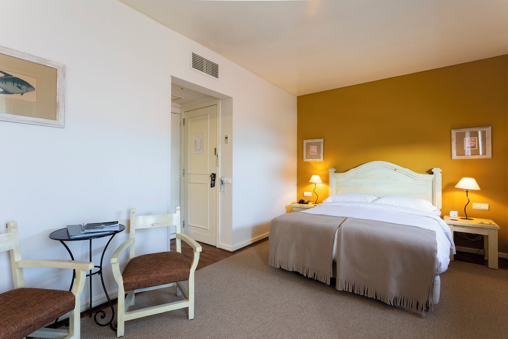 Standard Double or Twin Room thumbnail 5
