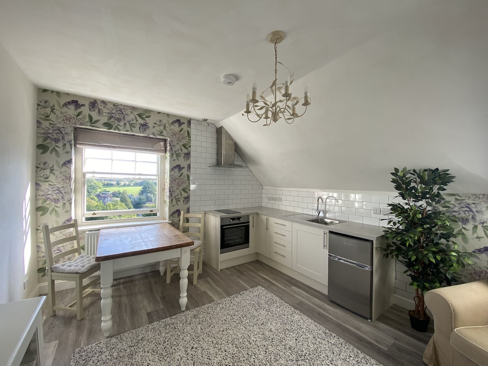 Superior Apartment, Private Bathroom, Garden View (Beechwood) photo 2